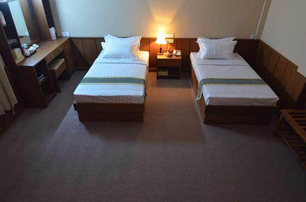 Kyi Tin Hotel Mandalay Bagian luar foto