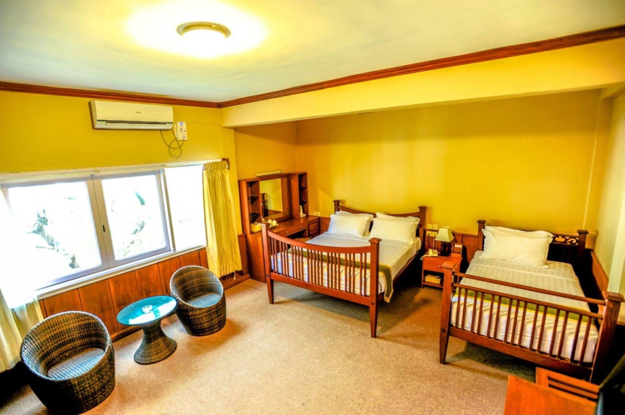 Kyi Tin Hotel Mandalay Bagian luar foto