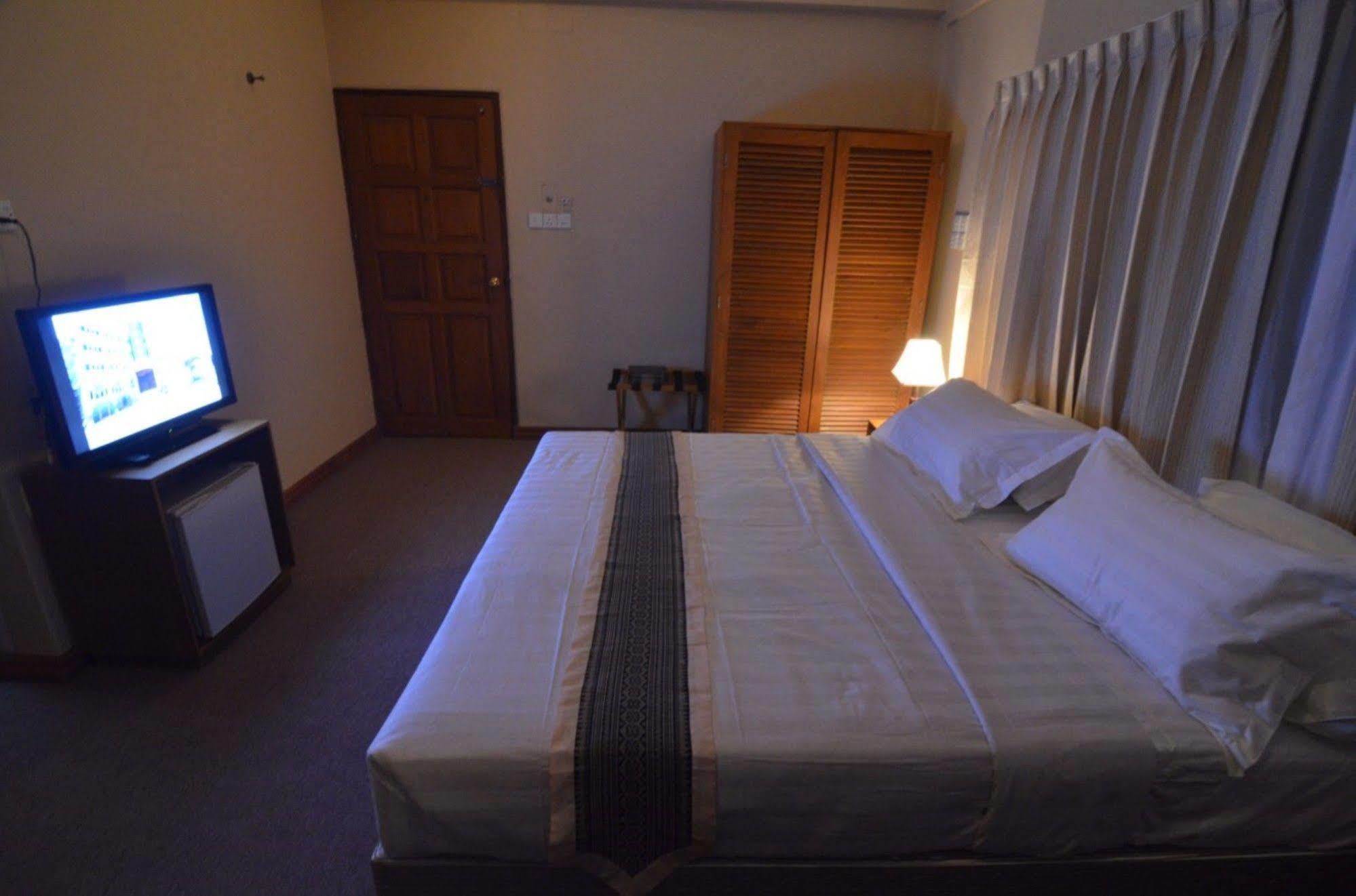 Kyi Tin Hotel Mandalay Bagian luar foto