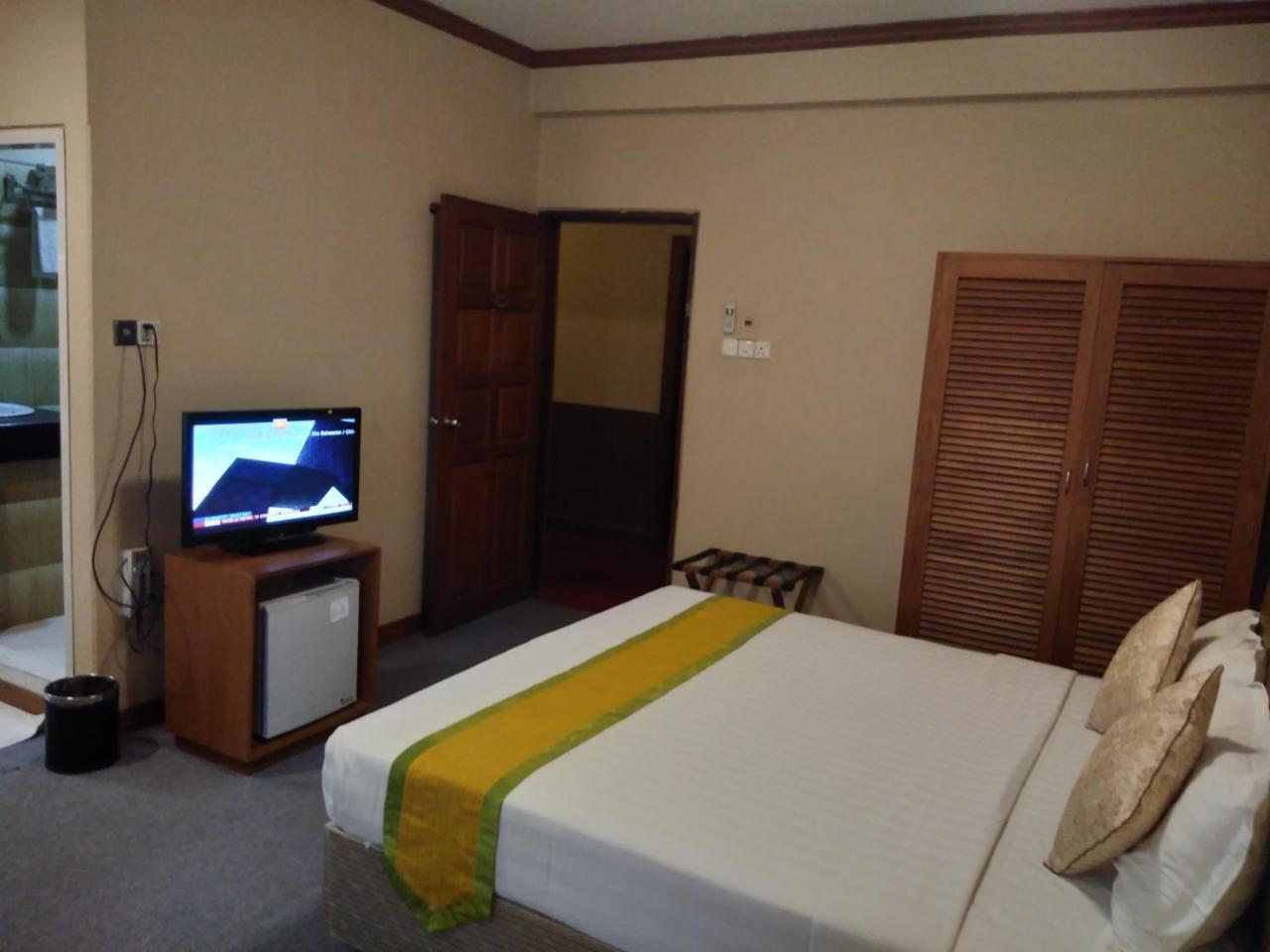 Kyi Tin Hotel Mandalay Bagian luar foto